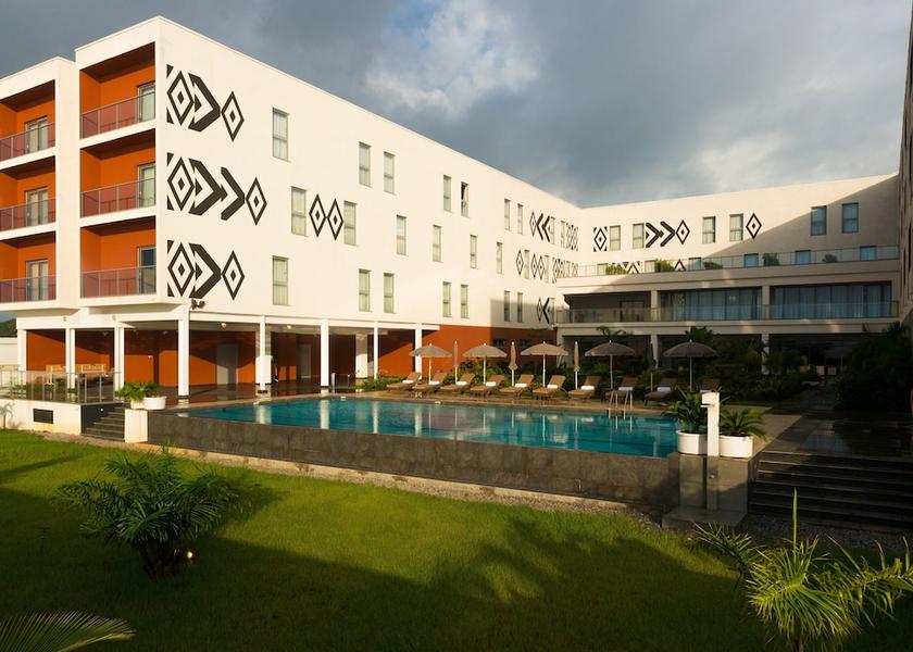  Conakry Exterior Detail