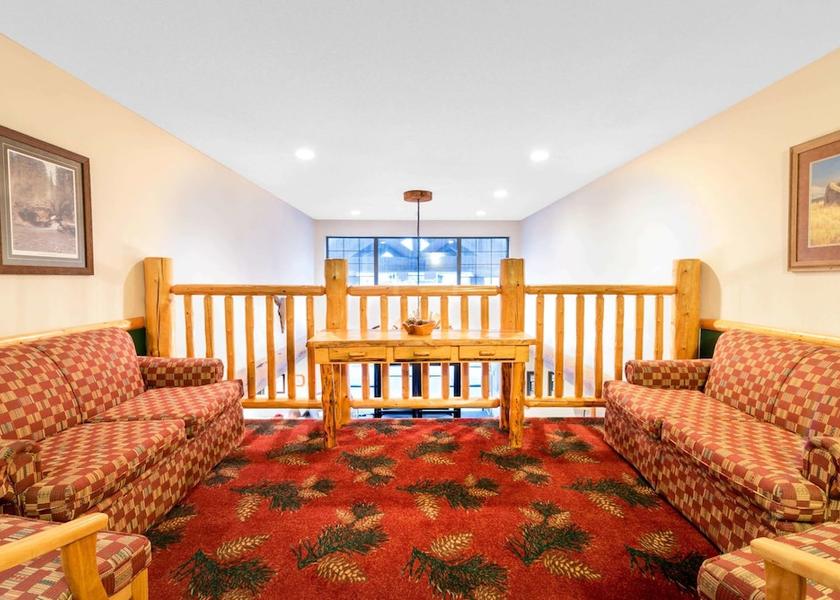South Dakota summerset Lobby