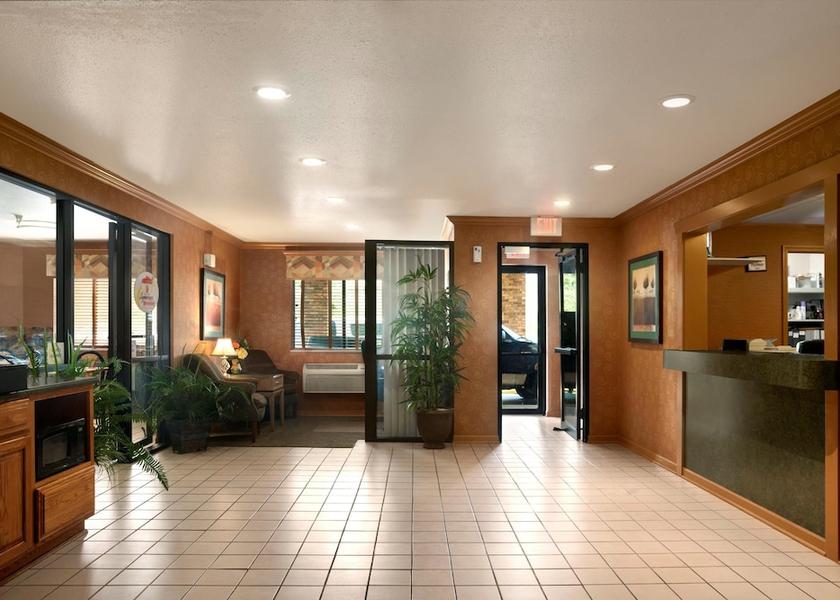 Illinois East Peoria Lobby