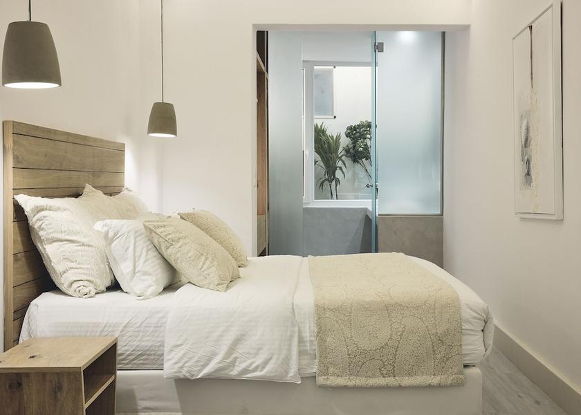  Mykonos Room