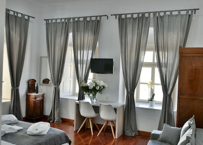 Attica Hydra Room