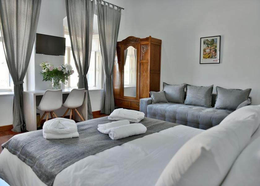 Attica Hydra Room