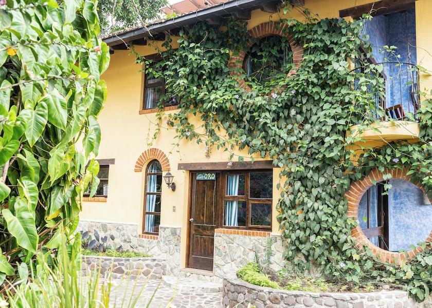 Solola Santa Cruz La Laguna Living Area