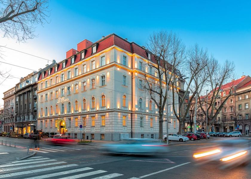  Zagreb Exterior Detail