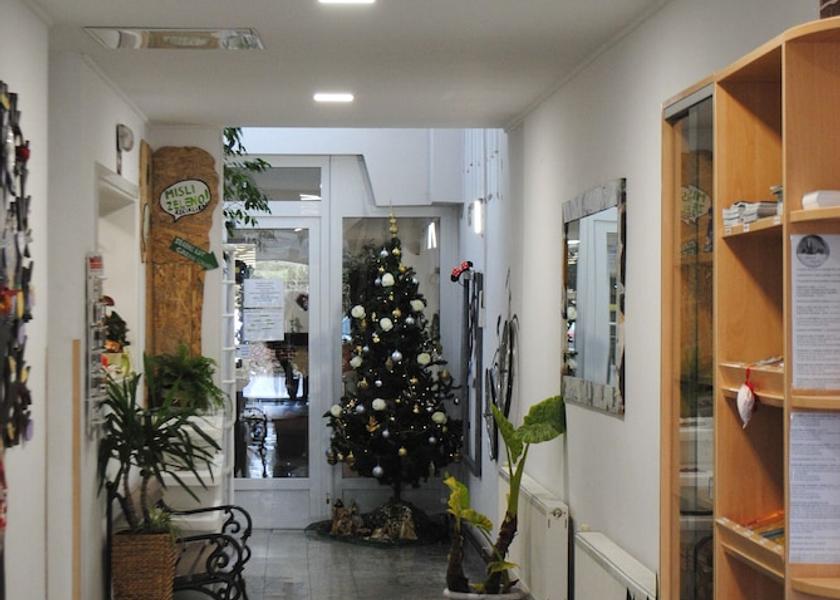  Zagreb Interior Entrance