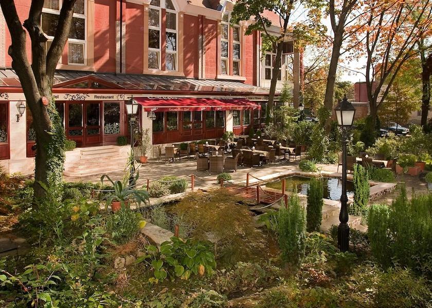  Gyor Exterior Detail