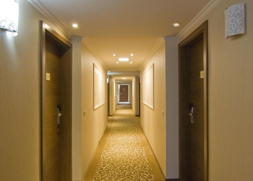  Gyor Interior Entrance