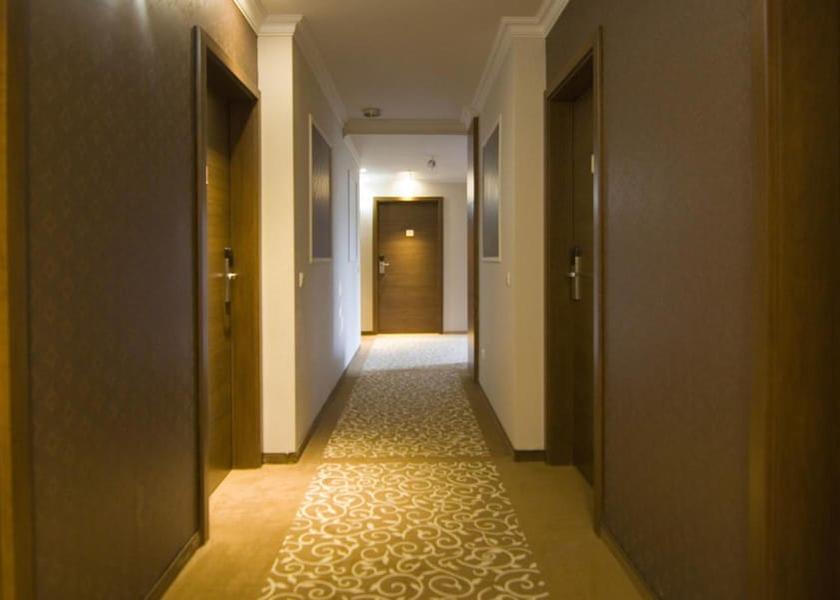  Gyor Interior Entrance