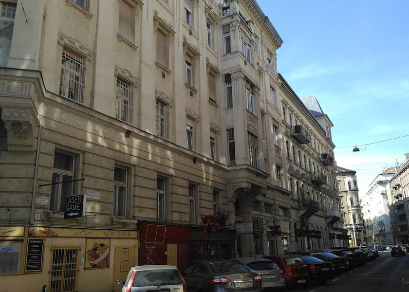  Budapest Entrance