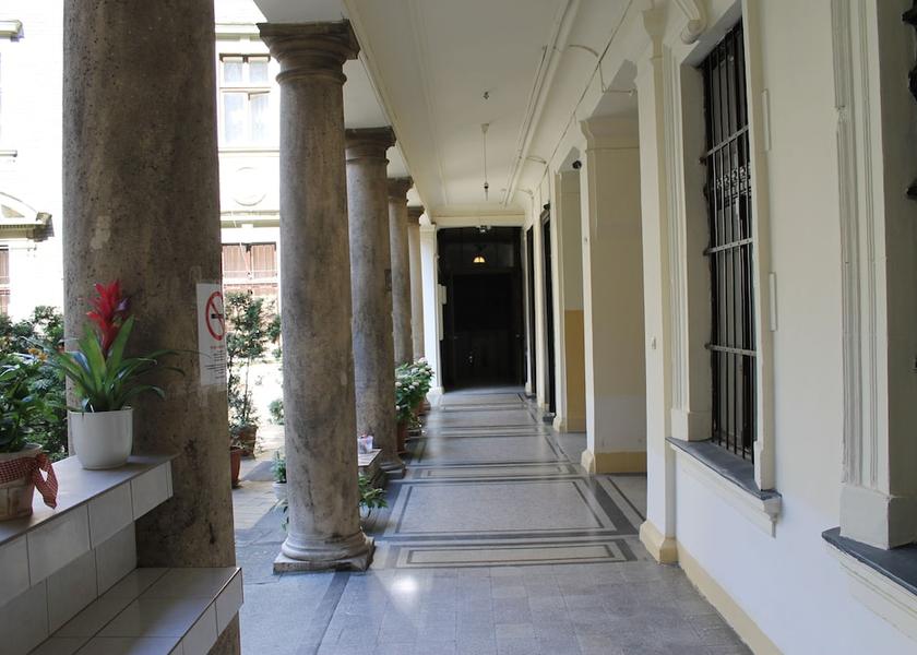  Budapest Property entrance