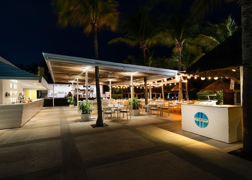 Quintana Roo Cancun Pool Side Bar