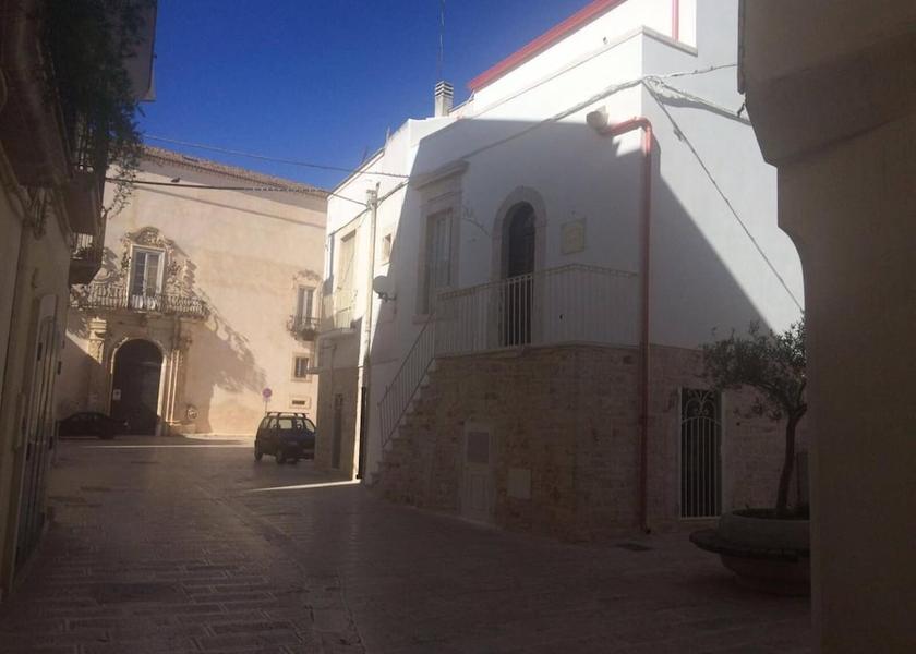 Puglia Turi Exterior Detail