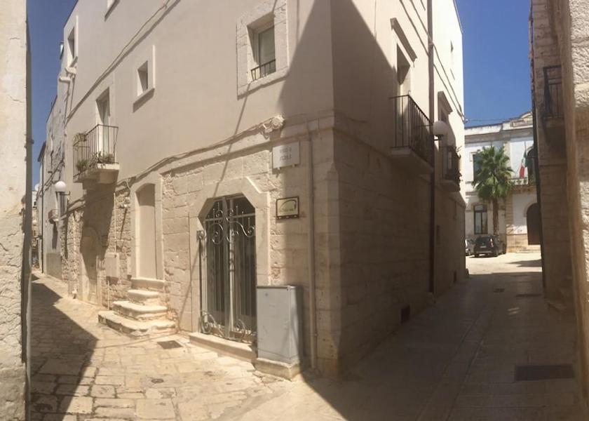 Puglia Turi Exterior Detail