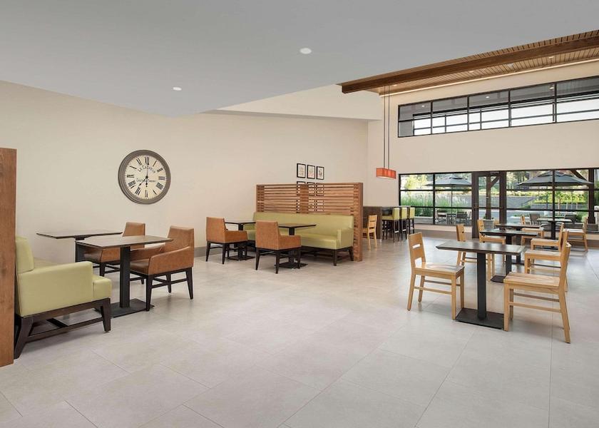 Washington SeaTac Breakfast area