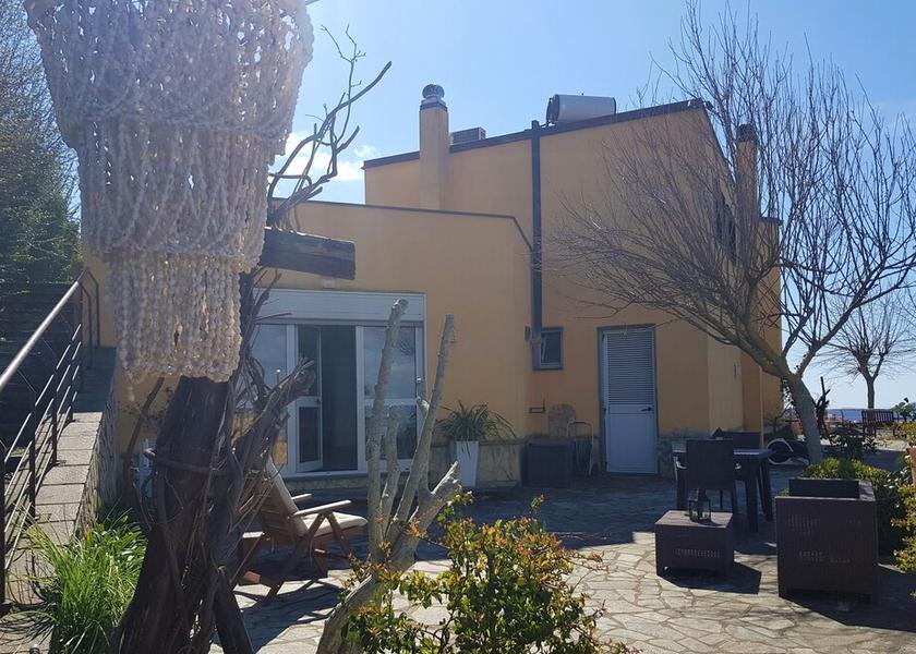 Campania Ogliastro Cilento Courtyard View
