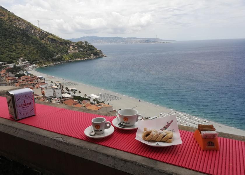 Calabria Scilla Breakfast Area