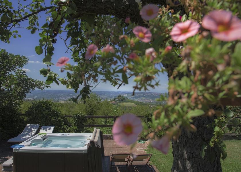 Piedmont Treiso Outdoor spa tub