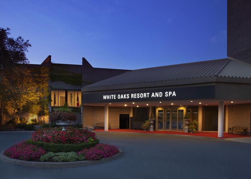 Ontario Niagara-on-the-Lake Front of property - evening/night