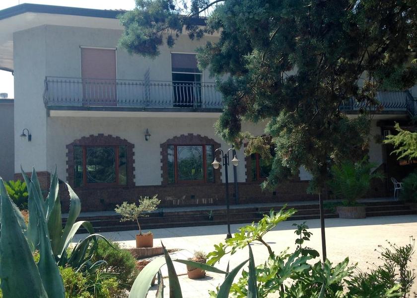 Campania Telese Exterior Detail
