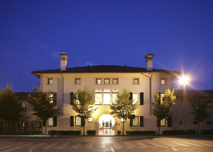 Veneto Montebelluna Front of property