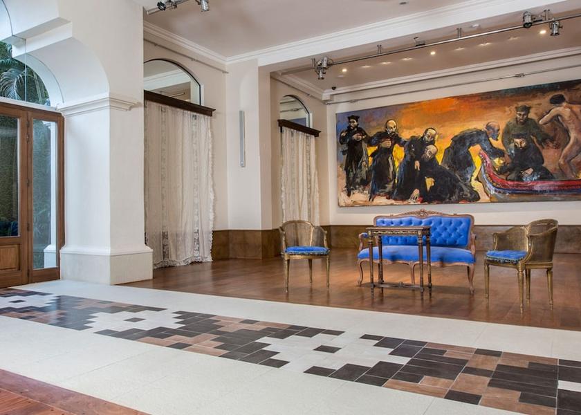  Asuncion Interior Entrance