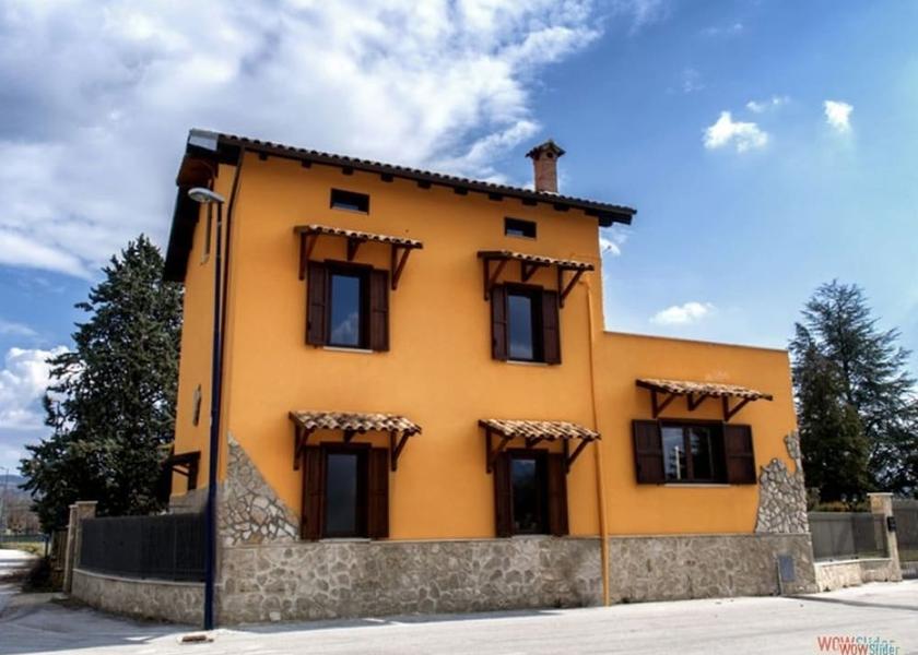 Molise Rocchetta A Volturno Exterior Detail