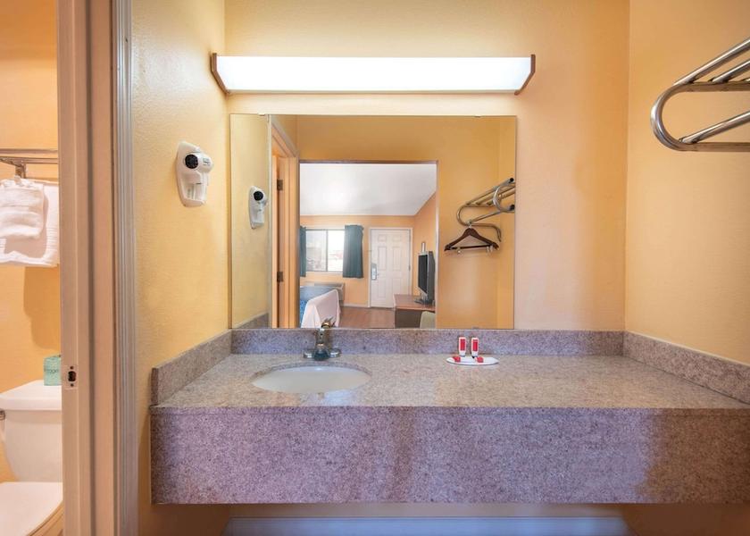 Arizona Kingman Bathroom