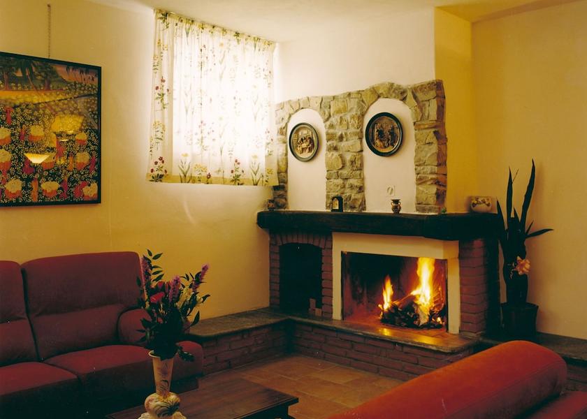 Lombardy San Genesio ed Uniti Fireplace