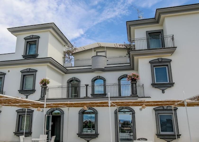 Campania Ercolano Facade