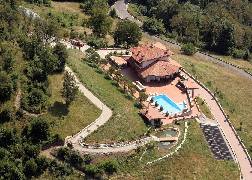 Lombardy Bracca Exterior Detail