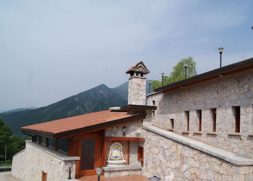 Lombardy Bracca Exterior Detail