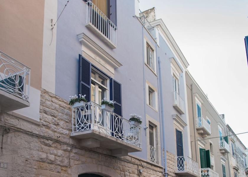 Puglia Trani Exterior Detail