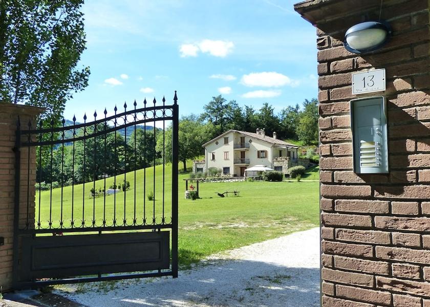 Umbria Valtopina Entrance