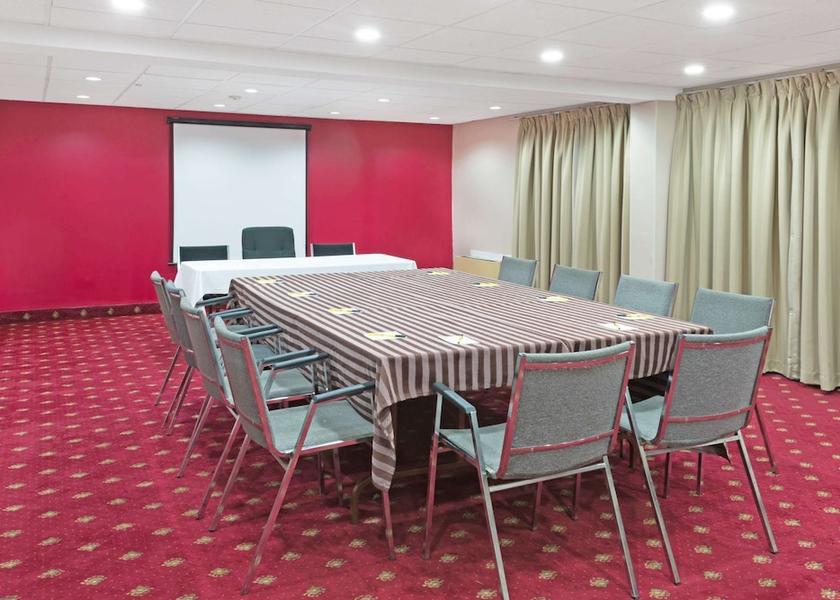 Ontario Cambridge Meeting Room