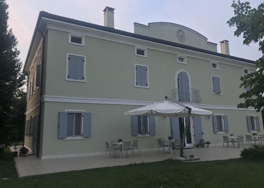 Veneto Occhiobello Exterior Detail