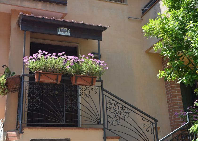 Campania Trentinara Exterior Detail