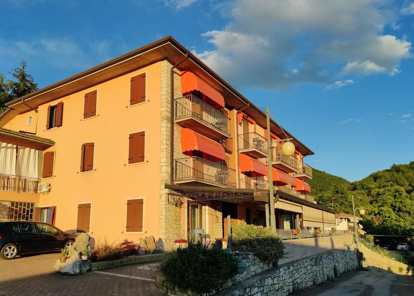 Veneto San Zeno Di Montagna Facade
