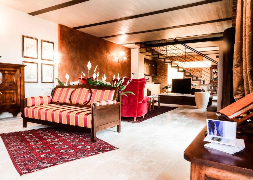 Piedmont Guarene Lobby sitting area