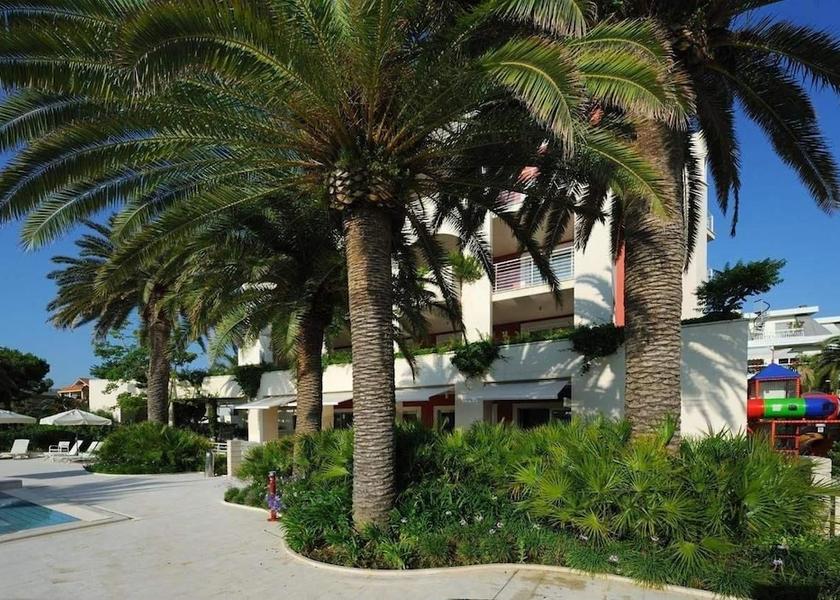 Marche Grottammare Facade