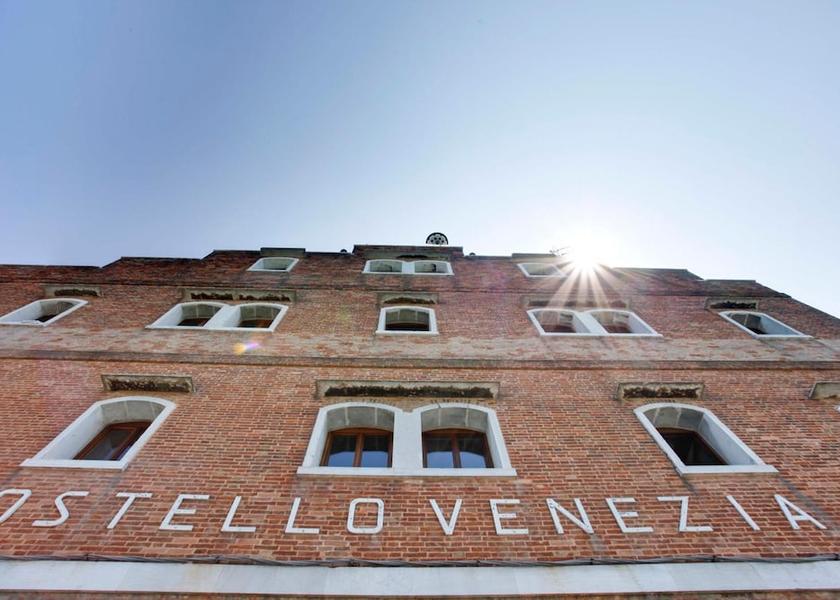 Veneto Venice Exterior Detail