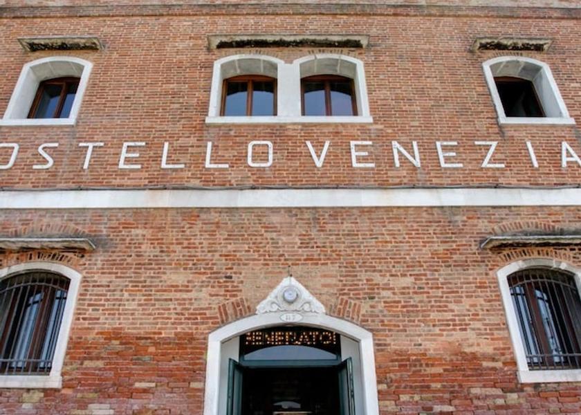 Veneto Venice Exterior Detail