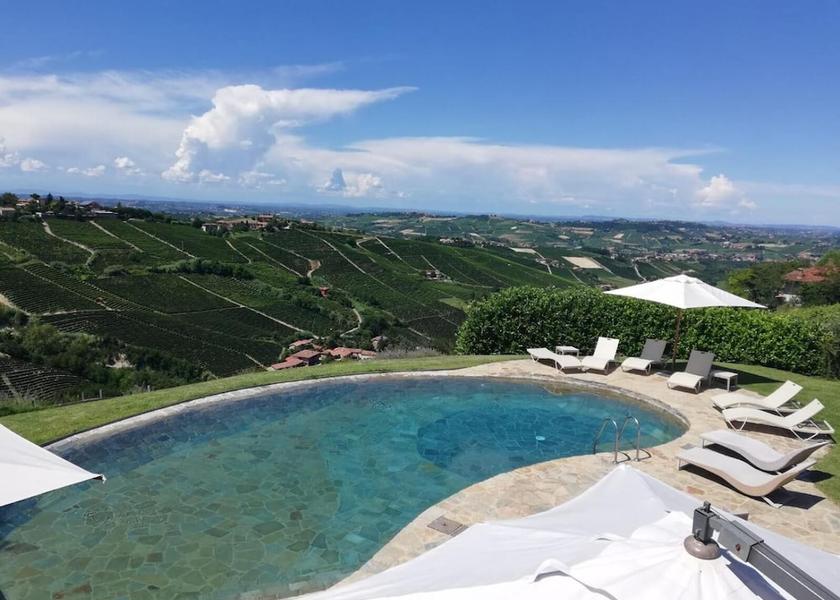 Piedmont Castiglione Tinella Pool
