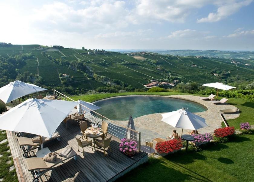 Piedmont Castiglione Tinella Pool