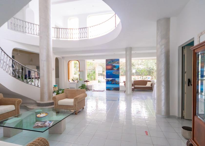 Campania Camerota Lobby