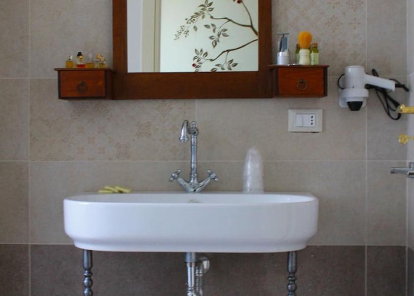 Calabria Morano Calabro Bathroom