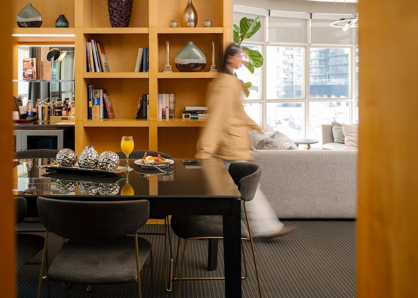 Ontario Toronto In-Room Dining