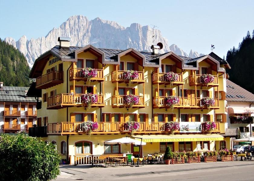 Veneto Alleghe Exterior