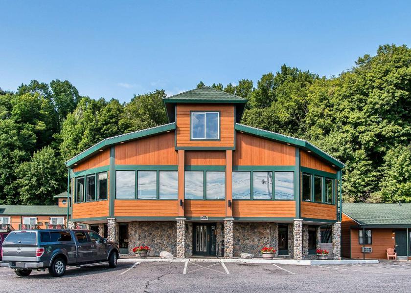 Michigan Marquette exterior view