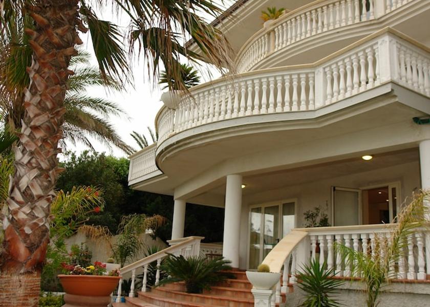 Calabria Gizzeria Facade