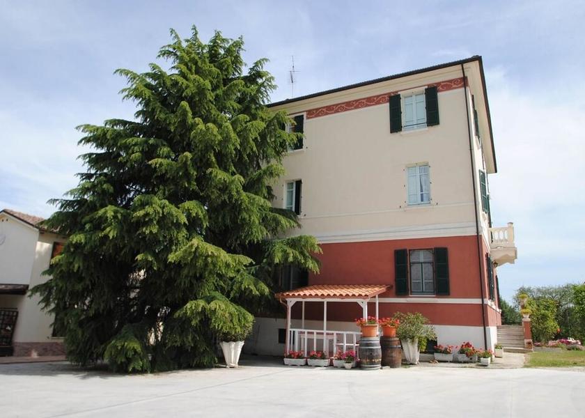 Marche Montalto delle Marche Entrance